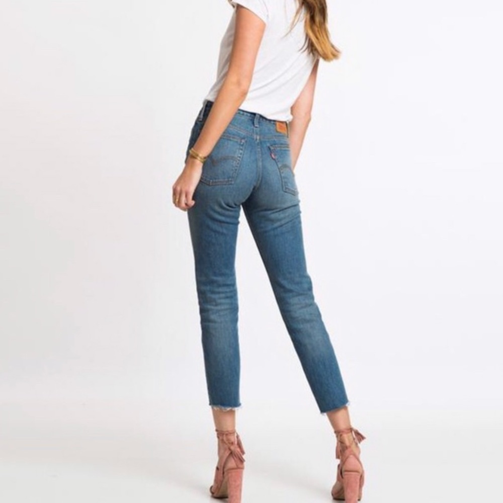 SOLD Levi’s Wedgie Straight Leg